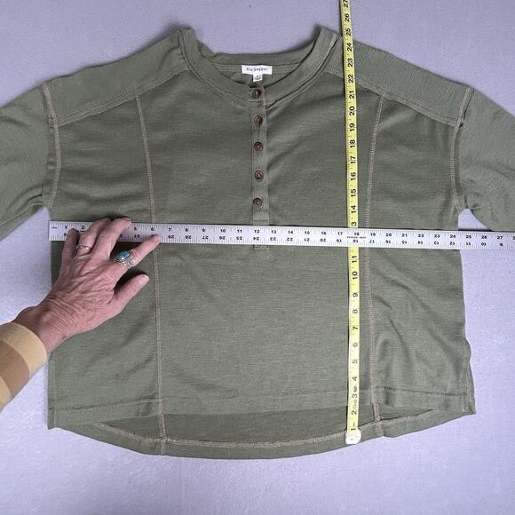 Blu Pepper Forest Green Women’s Sz L Top Henley contrast stitching - Picture 6 of 7